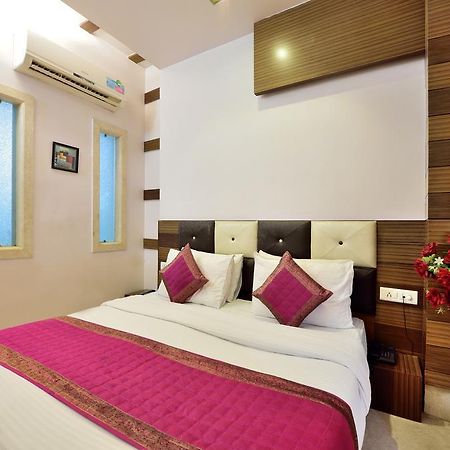 Hotel Taksh Inn Delhi  Exterior photo