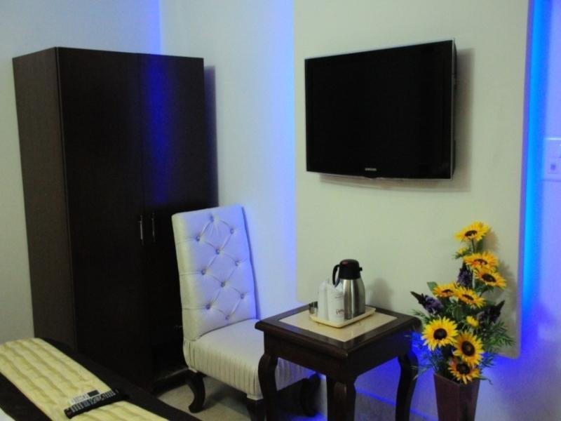 Hotel Taksh Inn Delhi  Exterior photo